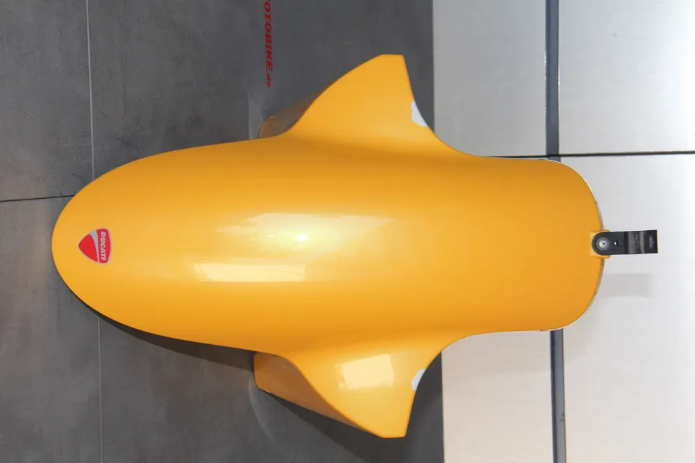 Neue Ware Ducati Streetfighter 848 original front Fender Gelb